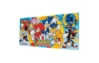 Bild på musmatta Musmatta Sonic the Hedgehog Green Hill Zone i färgen Röd, Blå, Gul, Svart från Sonic mot vit bakgrund.