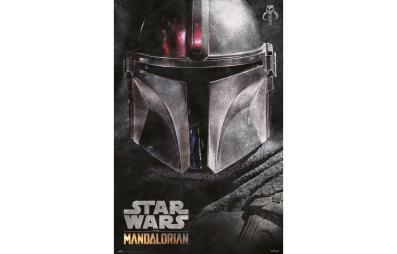 Bild på musmatta Poster Star Wars The Mandalorian Helmet i färgen Grå, Svart från Star Wars mot vit bakgrund.