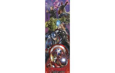 Bild på musmatta Dörrposter Avengers Age of Ultron i färgen Röd, Blå, Grön från Marvel mot vit bakgrund.